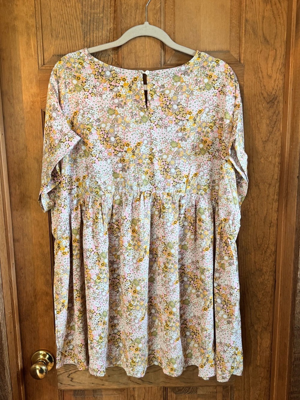 Hayden Los Angeles Ditzy Floral Babydoll
Blouse - Size 3X NWTs - Picture 7 of 12